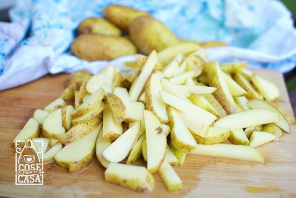Patatine fritte rustiche a bastoncino: le patate