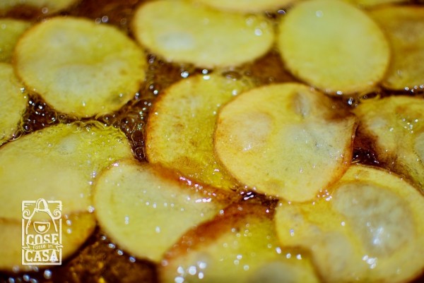 Patatine fritte rustiche: la frittura