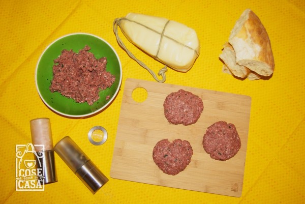 Hamburger alla piastra con caciocavallo silano: gli ingredienti