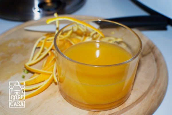 Lonza di maiale all'arancia: il succo d'arancia.