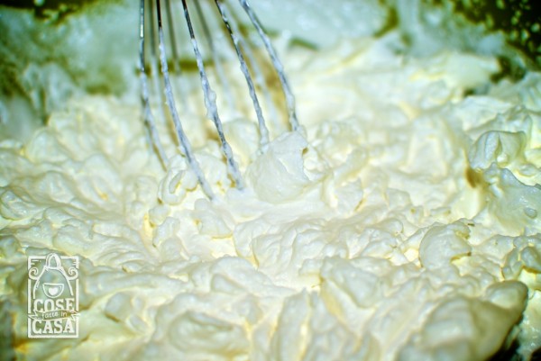 Torta fredda allo yogurt: la panna montata