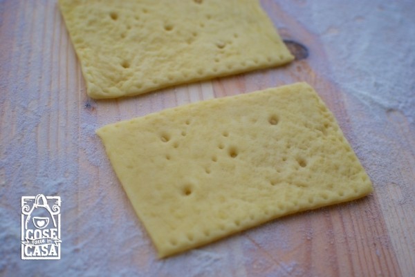 Cracker fatti in casa: prima della cottura