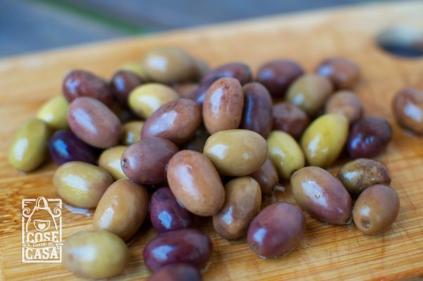 Insalata di farro e pecorino con olive taggiasche: le olive