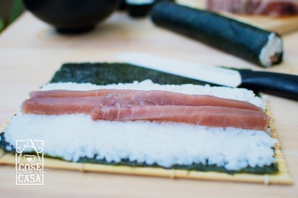 Sushi fatto in casa, hotomaki e nigiri: la preparazione degli hosomaki