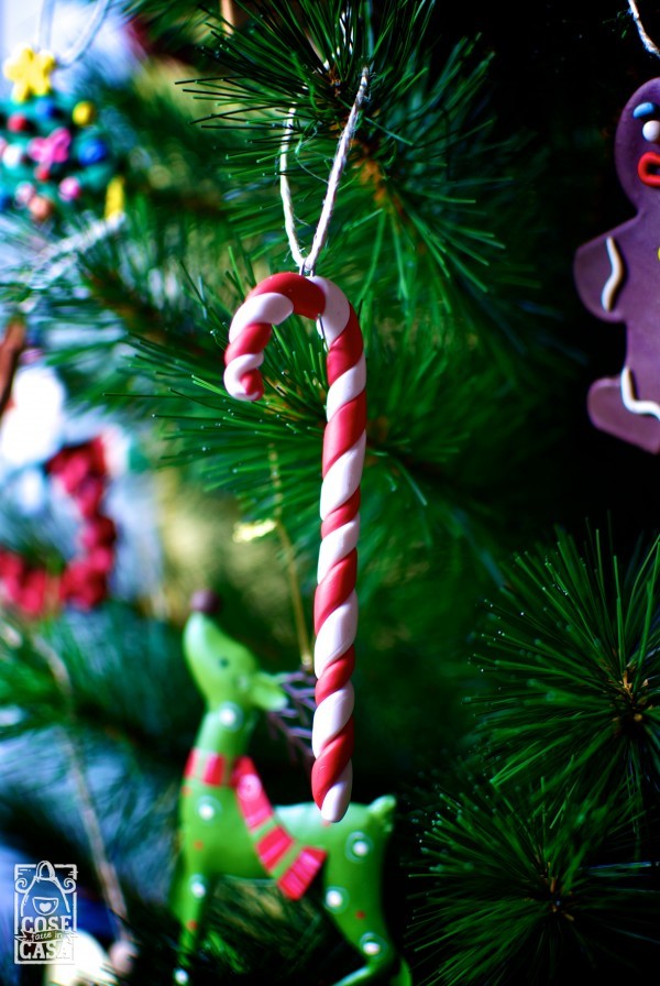 Decorazioni natalizie di pasta polimerica: le decorazioni sull'albero di Natale.