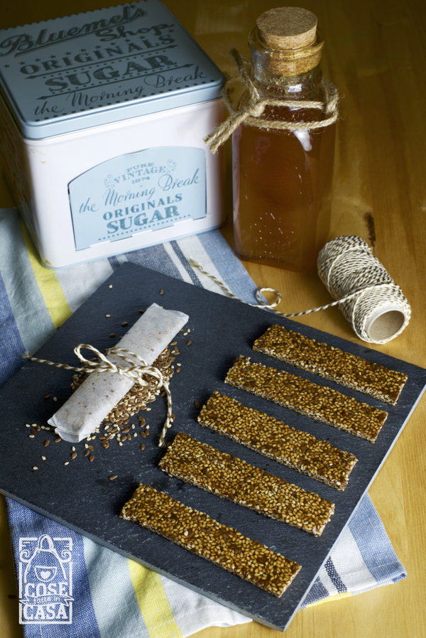 Barrette al miele con semi di sesamo e lino: il risultato.