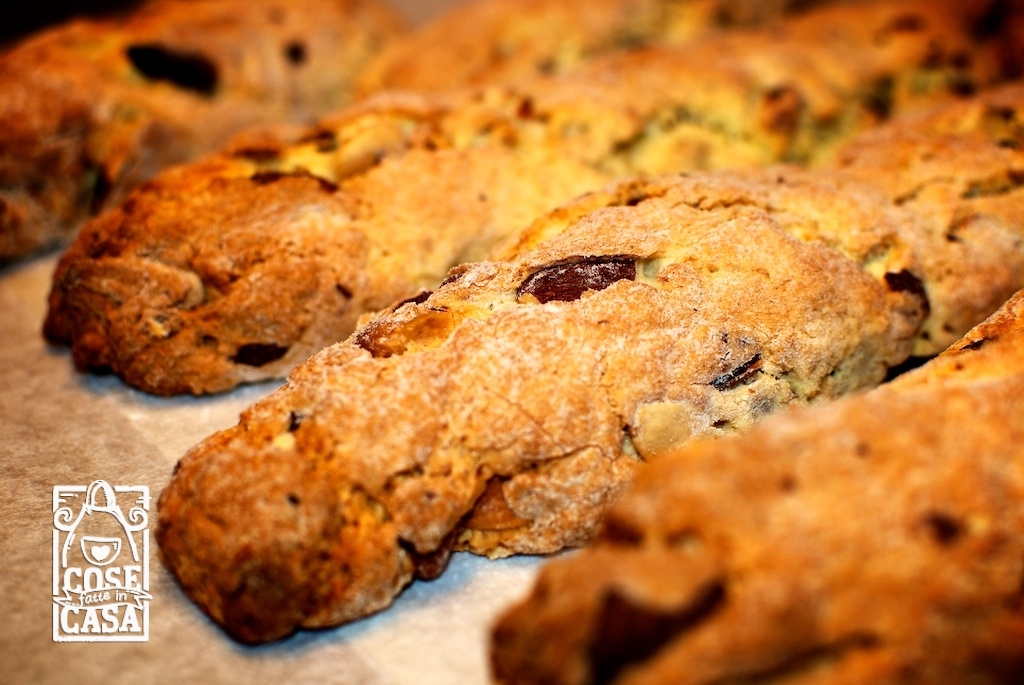 Cantuccini alle mandorle fatti in casa - CoseFatteInCasa.it