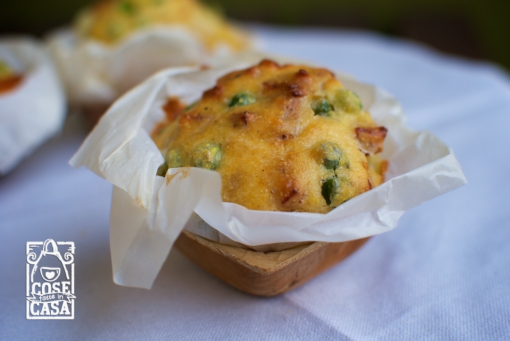 Muffin con piselli, salame e pecorino - CoseFatteInCasa.it